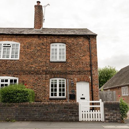 Cosy 2 Bed Cottage In Charming Village Of Christleton - For Up To 5 ภายนอก รูปภาพ
