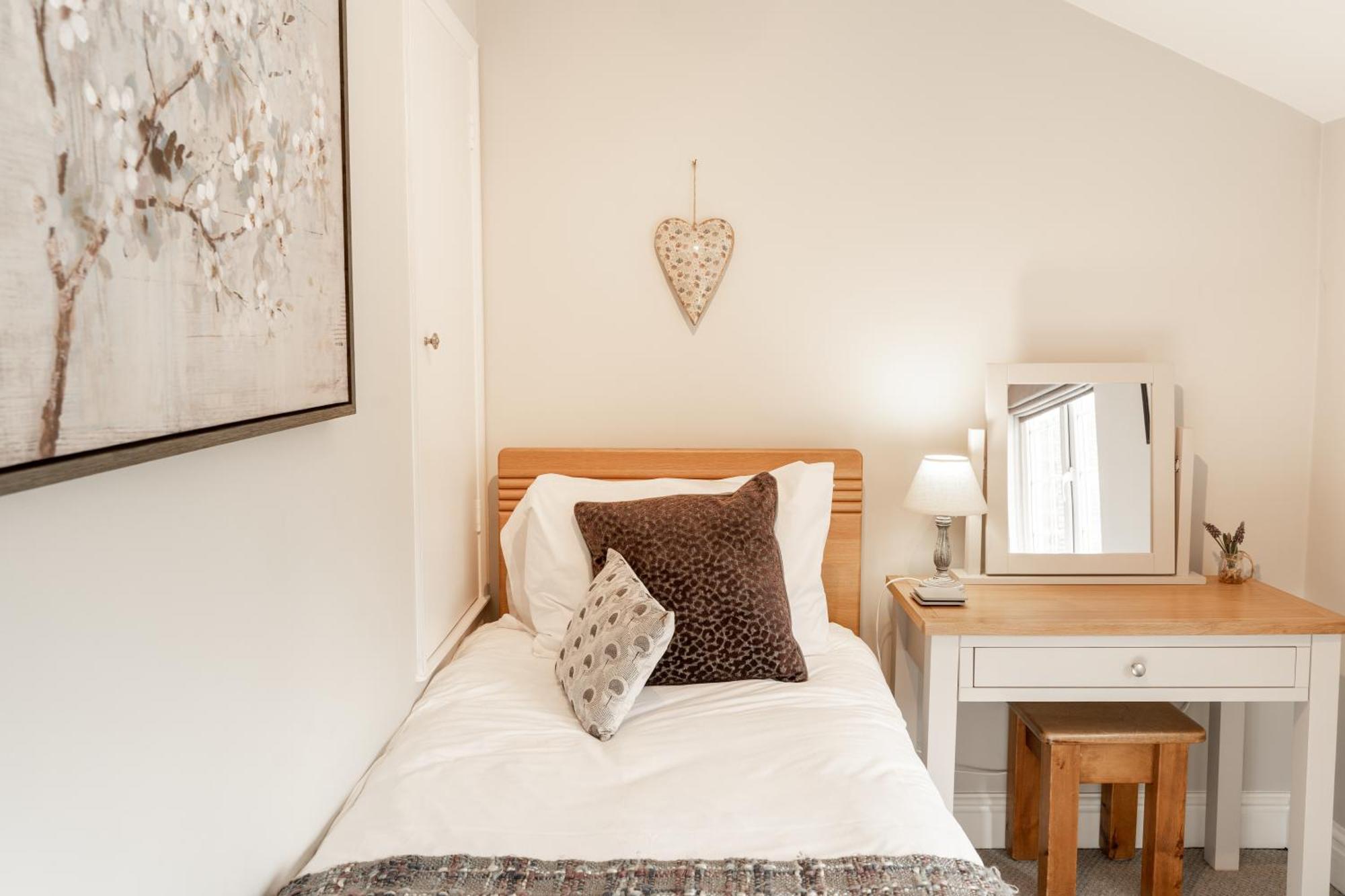 Cosy 2 Bed Cottage In Charming Village Of Christleton - For Up To 5 ภายนอก รูปภาพ